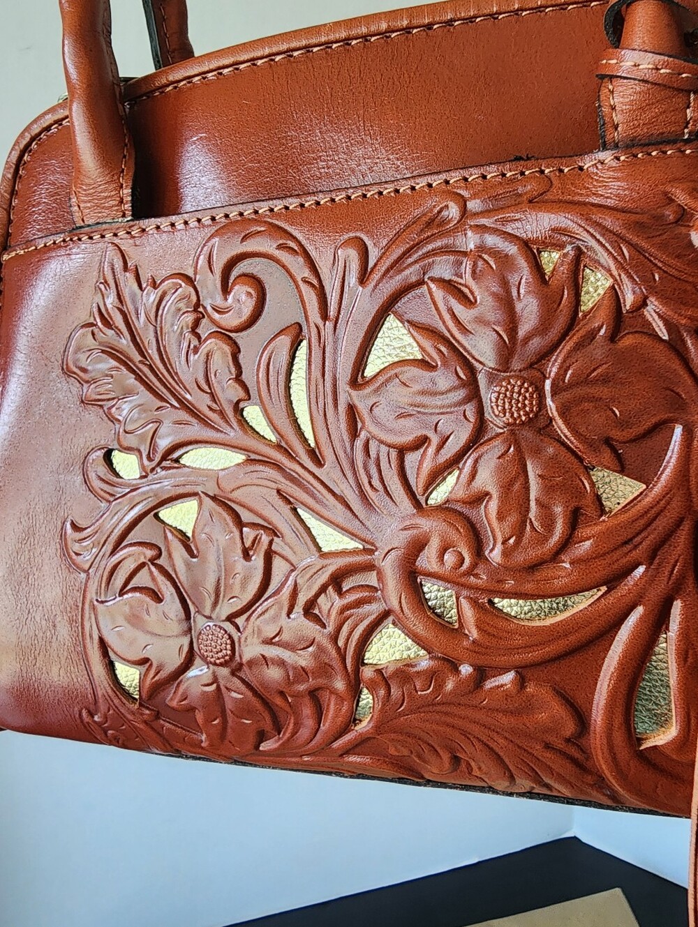 ✨️NWT✨️ Patricia Nash Limited Edition Sophie Etched Rose Bag, $249 MSRP - Picture 2 of 10